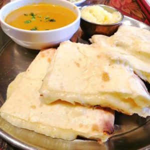 サラムナマステ・チーズナン