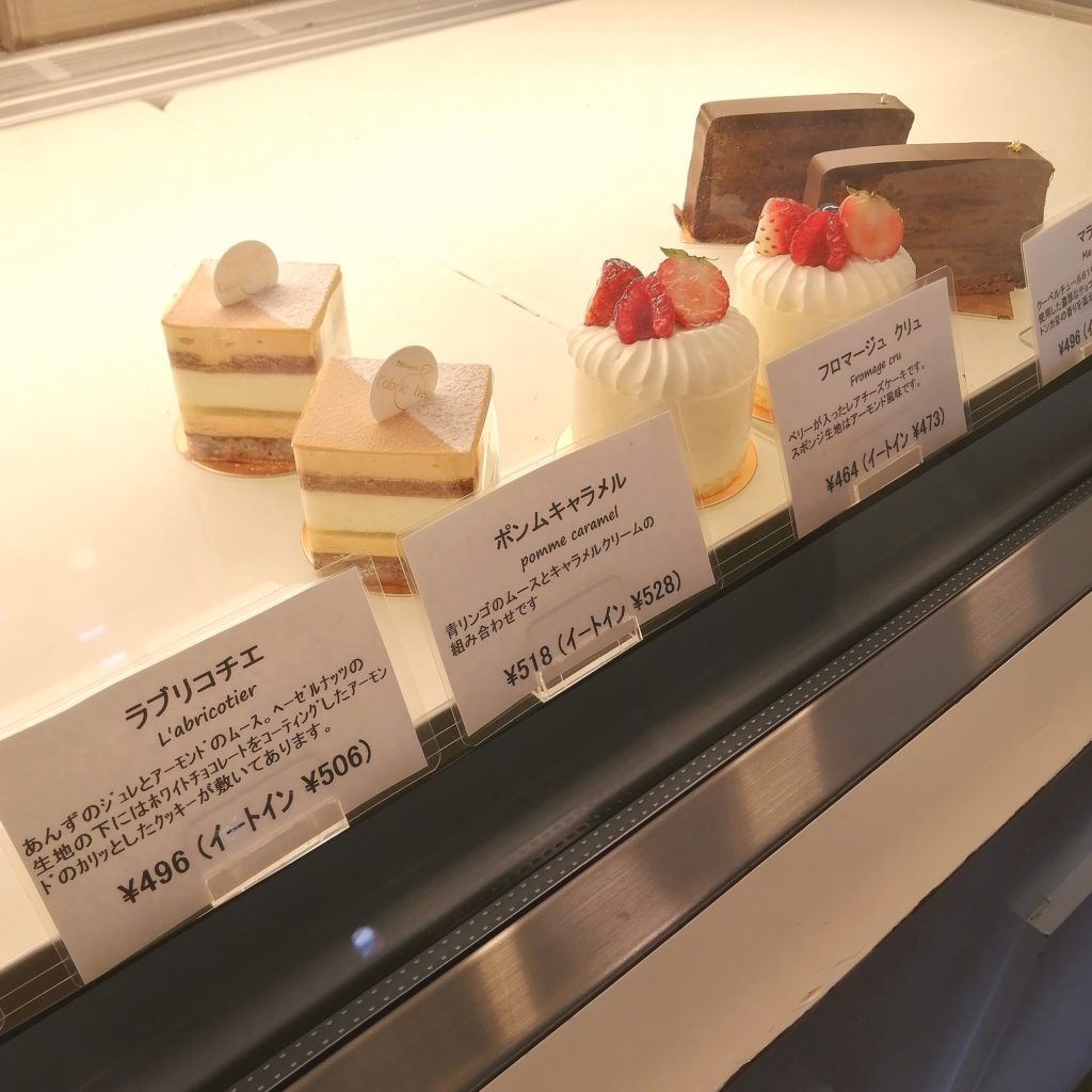 高円寺モンブラン「ラブリコチエ」ショーケース内のケーキ