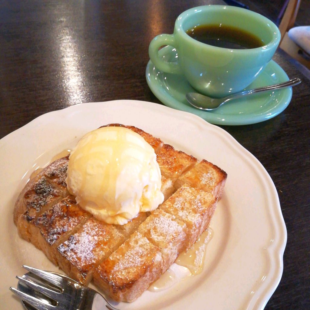 高円寺カフェ「leaven（レヴン）」バニラアイスとはちみつの手作り食パンのトーストとコーヒー