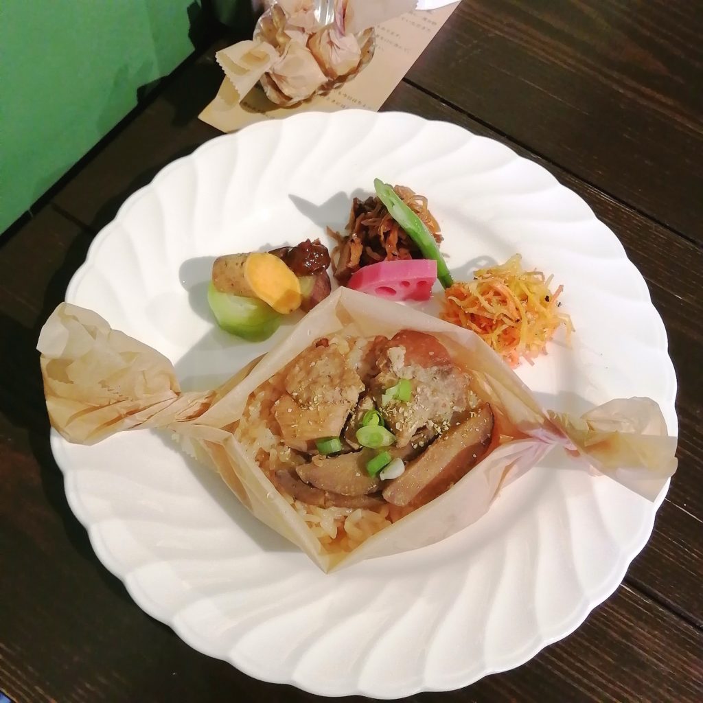 高円寺紅茶「サルトリイバラ喫茶室」鶏おこわプレート