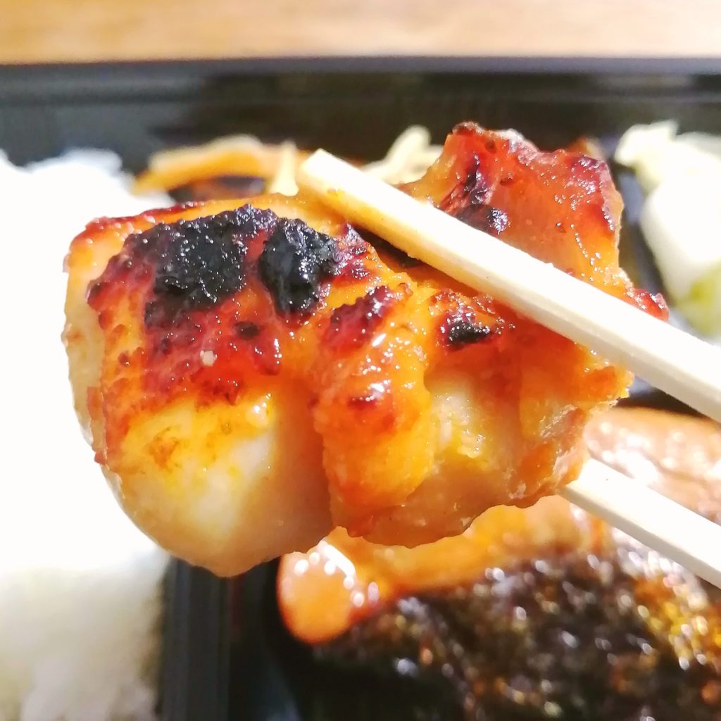 新高円寺テイクアウト「魚き食堂」日替わり3種盛り弁当・鶏ももの辛味噌漬け