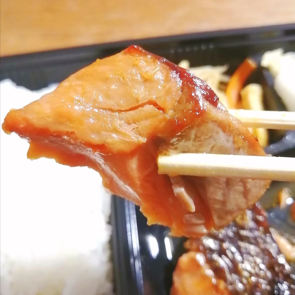 新高円寺テイクアウト「魚き食堂」日替わり3種盛り弁当・銀鮭の昆布醤油