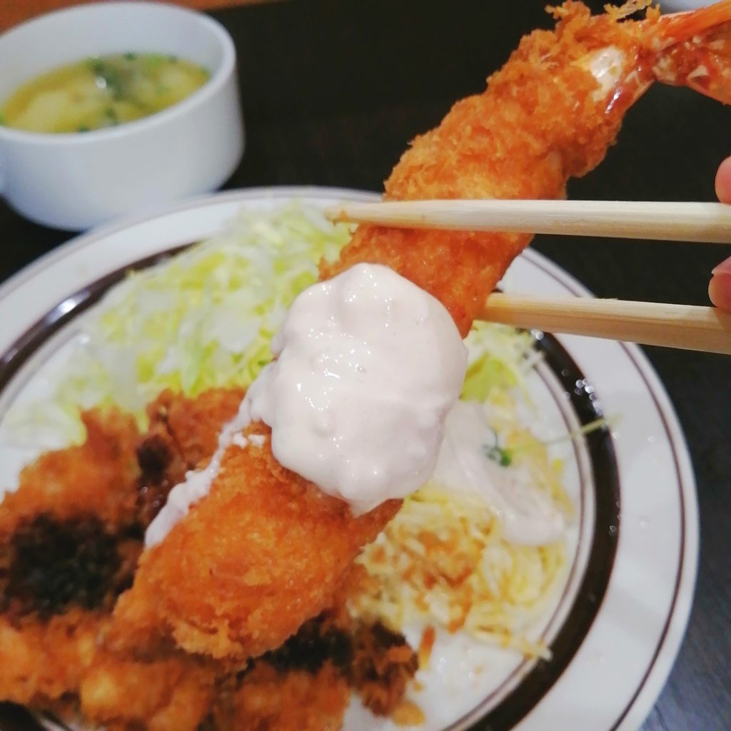 高円寺洋食「キッチン南海」チキンカツとエビフライ定食・エビフライ実食