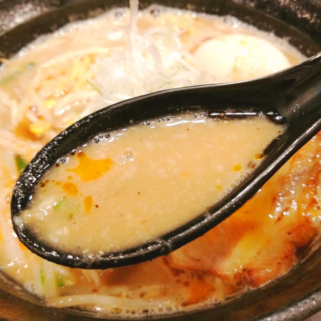 新高円寺ラーメン「じゃぐら」味玉豚骨みそラーメン・スープ