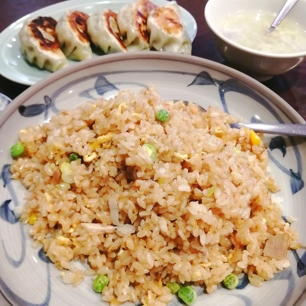 高円寺台湾料理「雄旺」五目チャーハンと焼き餃子