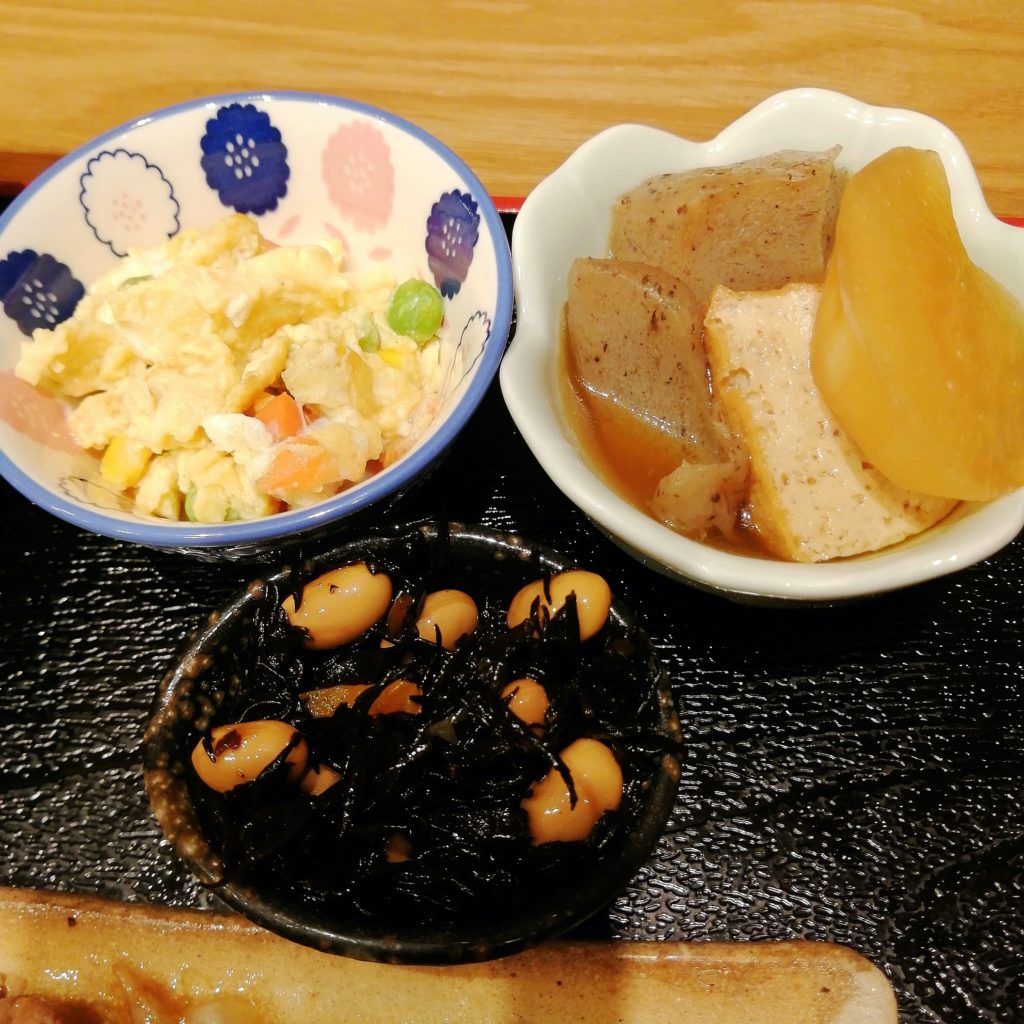高円寺定食「ごはんや蝶」牛肉レモン塩ダレ炒め定食・副菜