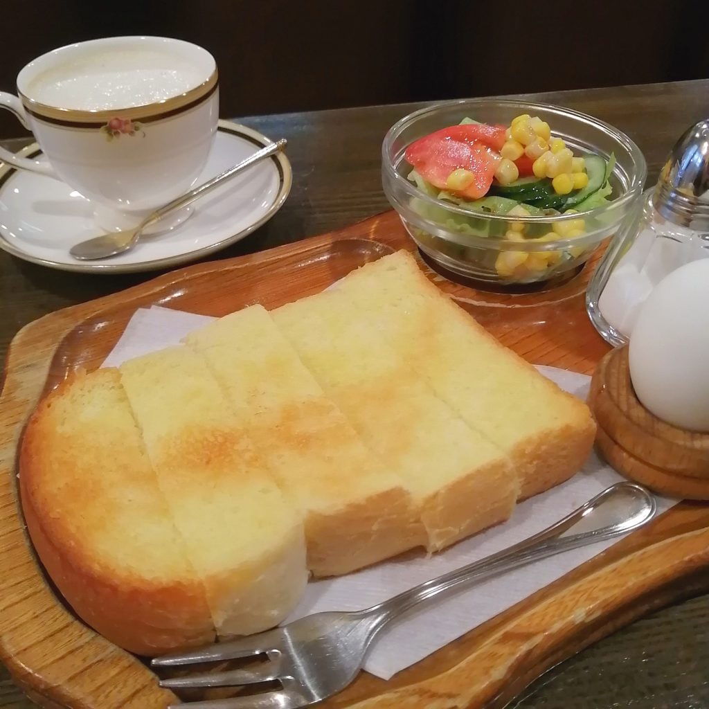 高円寺喫茶店「珈琲高円寺茶房」ウインナーコーヒーとトーストセット