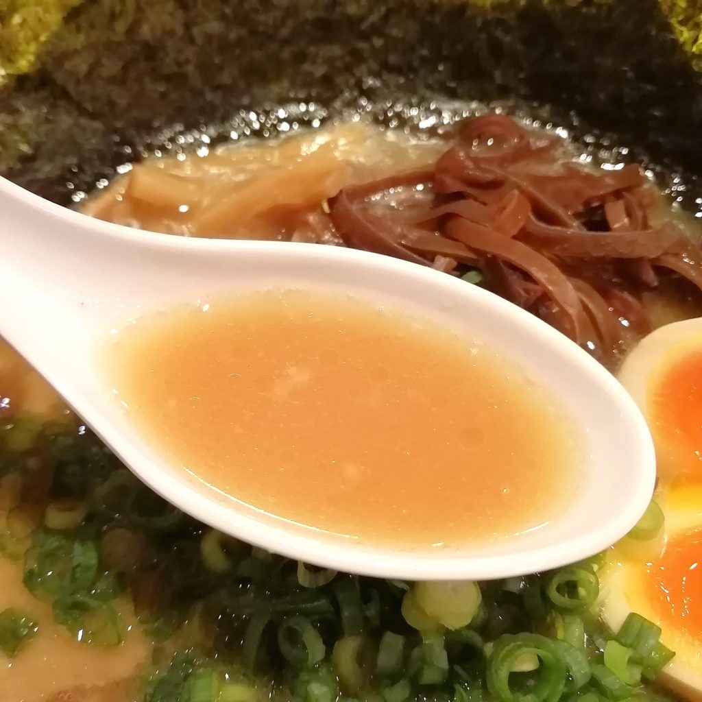高円寺駅前ラーメン「わ蔵」特選ラーメン・スープ